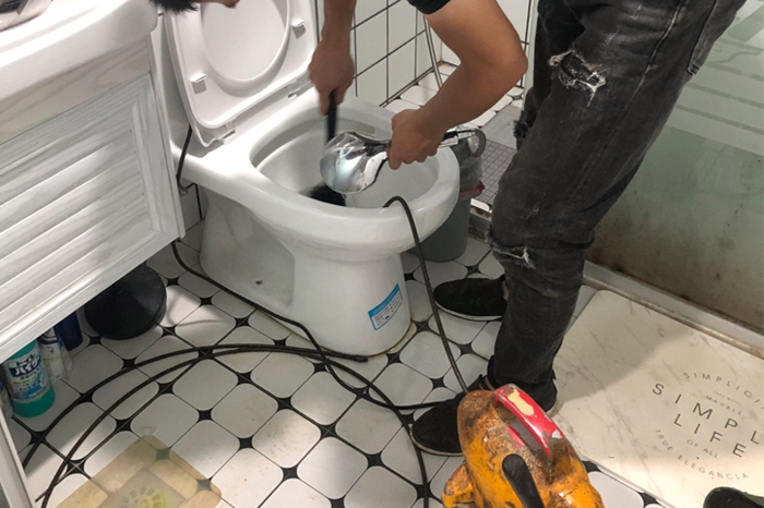 金门马桶堵塞自己疏通还是找师傅?专业上门服务让你省时更省心